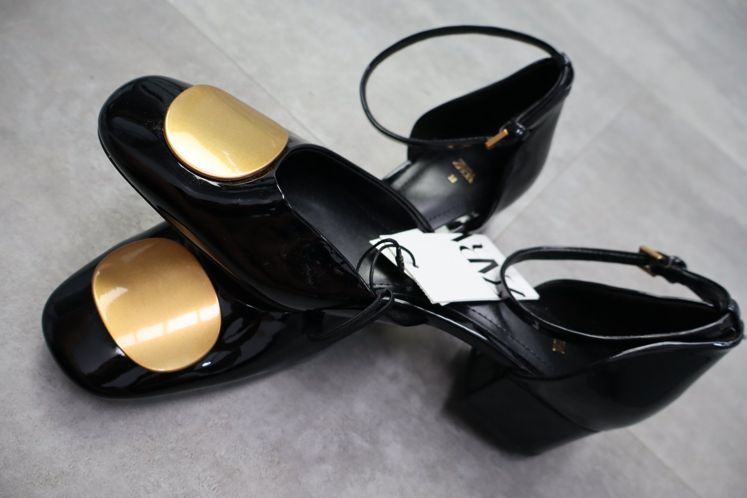 Zara Wide Heel Shoes With Ornament
