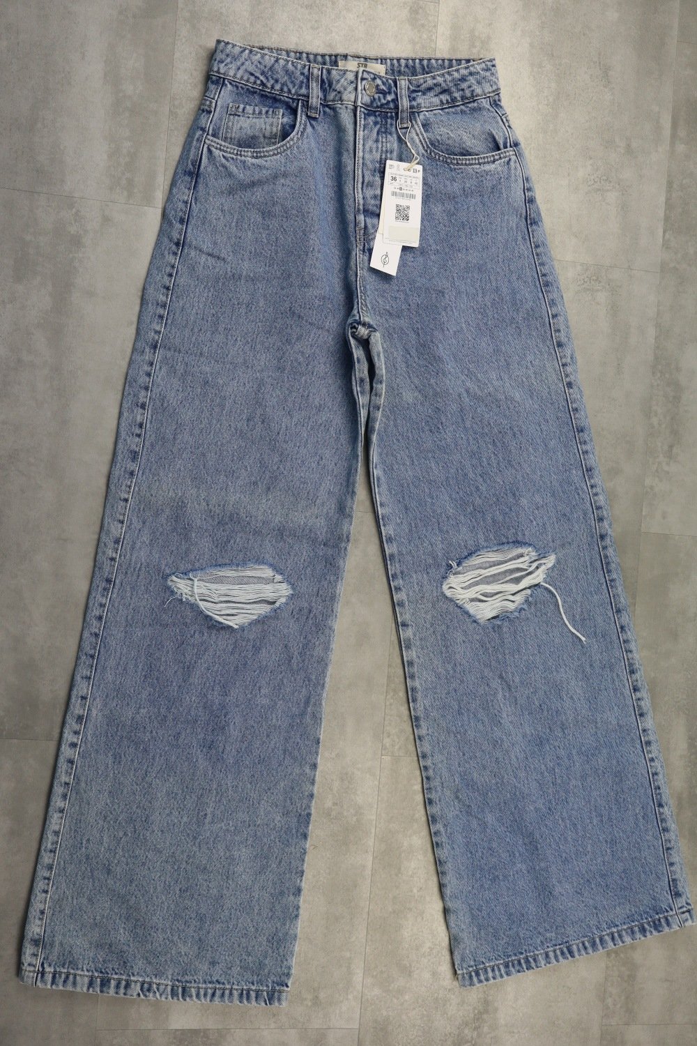 STR Wide-Leg Jeans