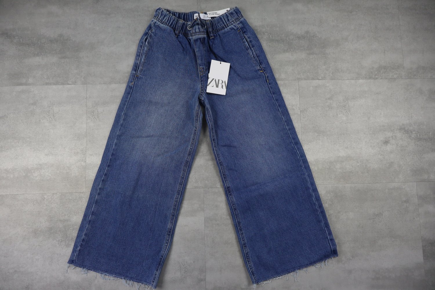 Zara Extreme Flowing Jeans 